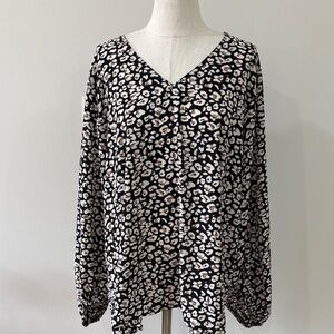 NWT Women’s animal cheetah print long sleeve Blouse V neck long sleeves flowy 2X